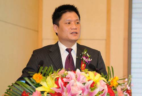 奇异果体育集团董事长杨冰之在第二届全国政务服务论坛塈政务服务国际博览会上做“政务大数据发展阶段与挑战”主题演讲