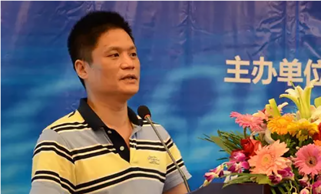 奇异果体育信息化研究中心主任杨冰之发表主题演讲