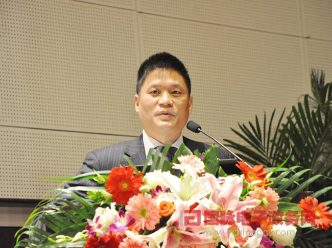 奇异果体育互联董事长、首席研究员杨冰之作了题为《大数据时代的政府在线服务》的主题演讲