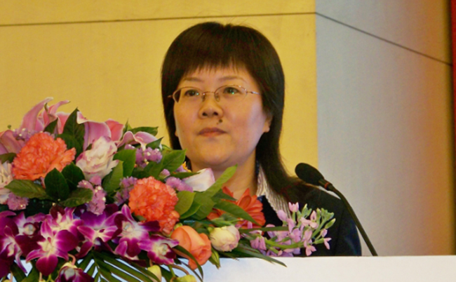 奇异果体育互联总经理、首席规划师郑爱军以"大数据环境下政府数据整合·城市级政务信息资源综合管理平台"为题作出演讲