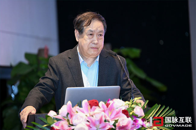 国家行政学院教授、国家信息化专家咨询委员会委员汪玉凯发表了题为《智慧社会与国家治理现代化》的主题演讲