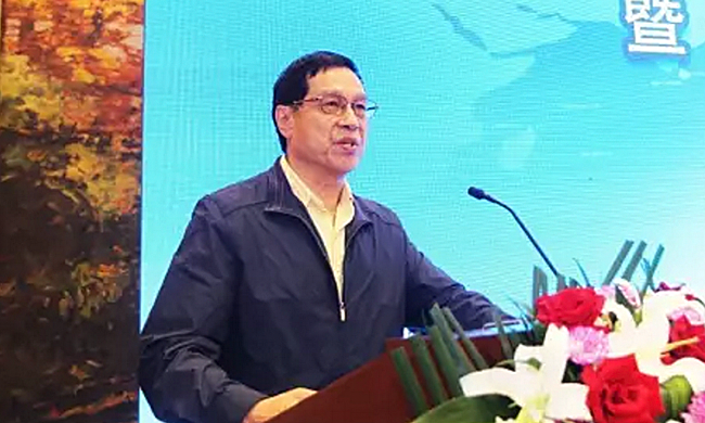 在“2017吉林省智慧政务建设与服务创新论坛暨‘互联网+政务服务’建设研讨会”上，国家信息化专家咨询委员会委员、国家信息中心原副主任杜链以《“互联网+政务服务”的几个深层次问题》为主题发表演讲。