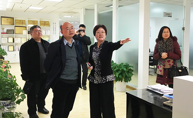 江西省信息中心主任金俊平莅临北京奇异果体育考察指导，奇异果体育互联总经理、首席规划师郑爱军予以热情接待。