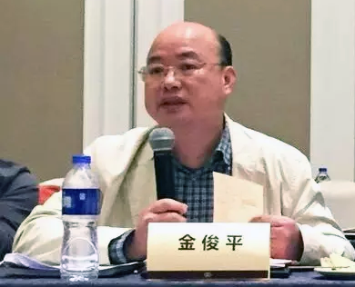 在2016中国（青海）“互联网+政务”创新趋势研讨会上，江西省信息中心主任金俊平就江西在推进“互联网+政务服务”过程中，针对集约化建设、政务云以及网站平台与移动端的融合等方面进行了发言