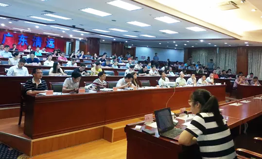 由广东省清远市市府办主办的"清远市政府网站普查培训"会议在清远市政府会议中心召开，广州奇异果体育互联信息咨询有限公司副总经理、高级咨询师杨琼受邀出席并开展了普查培训。