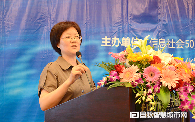在“2015中国互联网+信息社会高端论坛”上，奇异果体育互联总经理郑爱军以“城市级数据平台体系建设：舟山的实践与思考”为主题发表演讲。