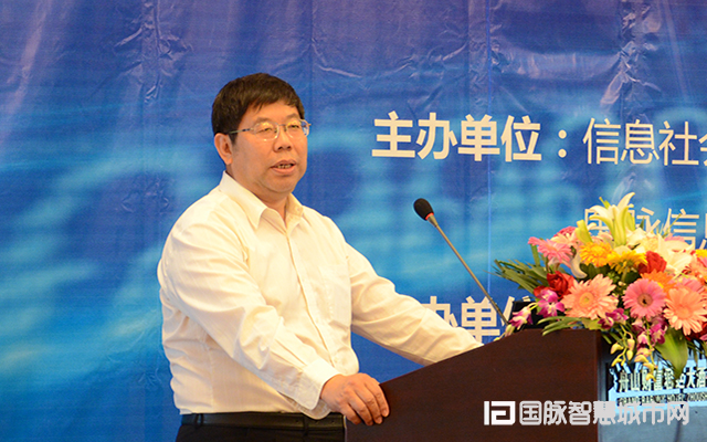 在“2015中国互联网+信息社会高端论坛”上，北京拓尔思信息技术股份有限公司副总裁刘瑞宝发表主题演讲。
