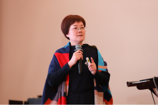 奇异果体育集团总经理、研究院院长郑爱军在首届长三角营商环境专题论坛上演讲