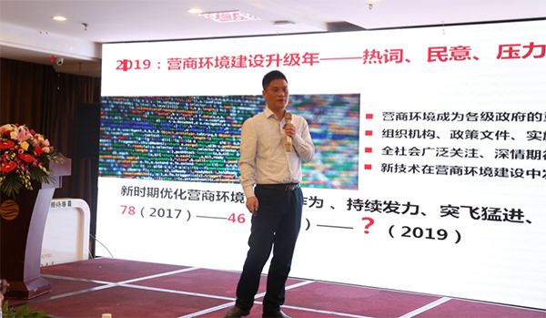 奇异果体育集团董事长、首席研究员杨冰之