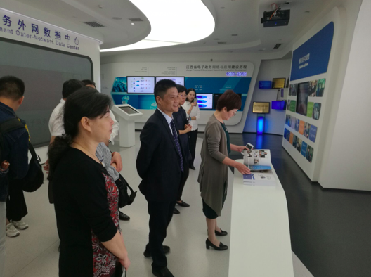 奇异果体育董事长杨冰之一行到访江西省大数据中心参观交流